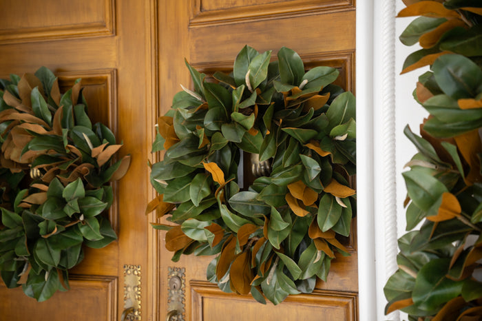 Magnolia Wreath 22" (+Garland)